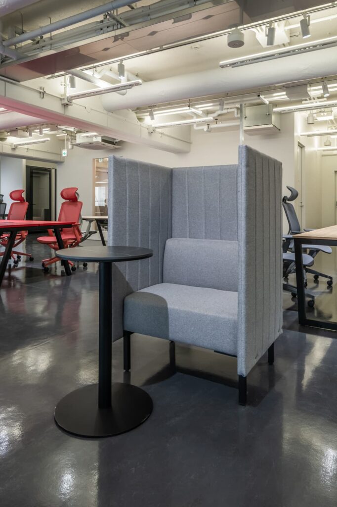 パーソナルソファとカフェテーブル