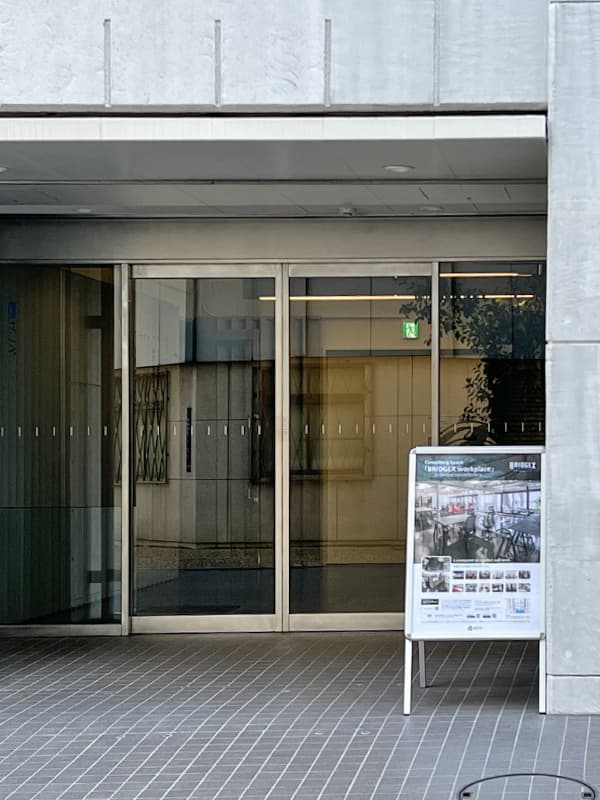 日建ビル1号館エントランス