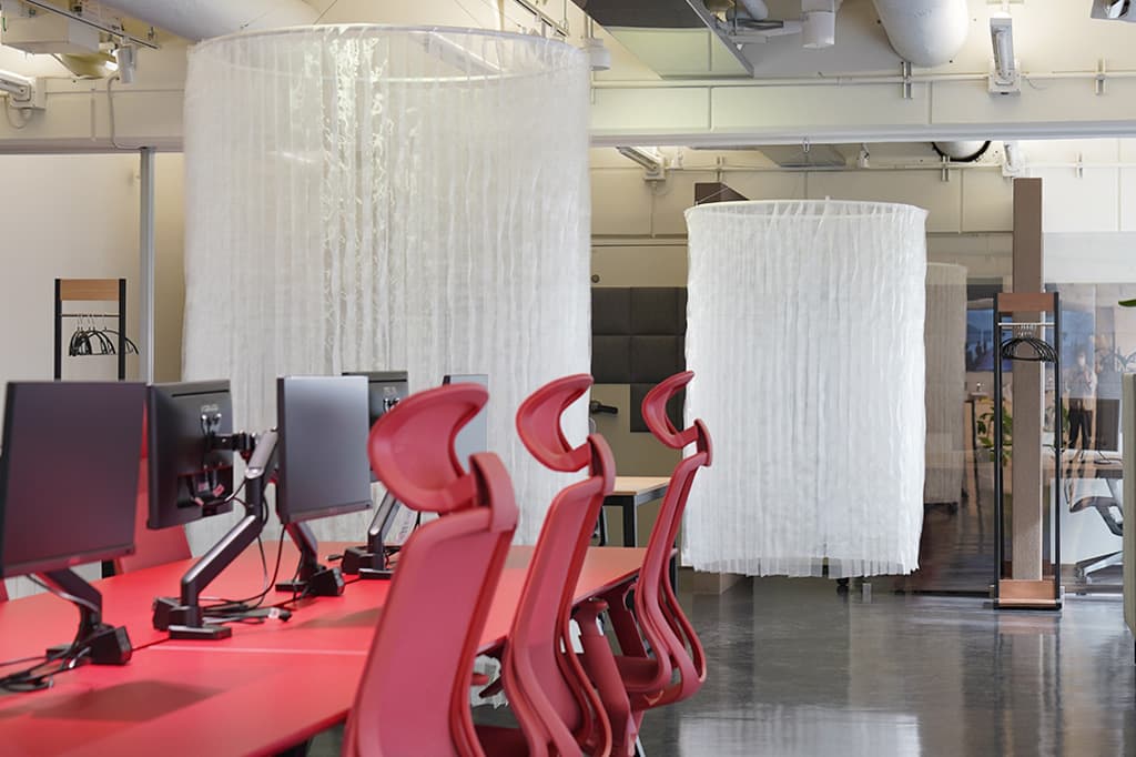 コワーキングスペースのファブリックアート